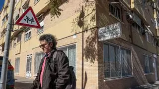 Dos años con la persiana bajada en la biblioteca de Ciudad de Asís en Alicante