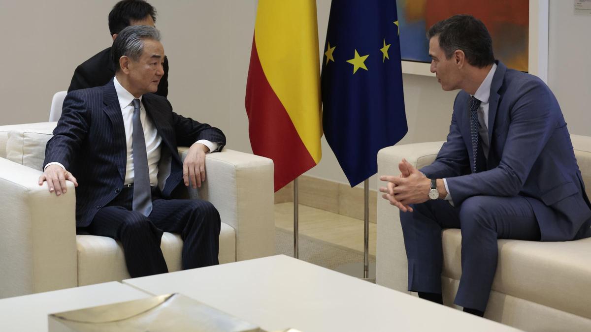 El ministro de Exteriores chino, Wang Yi visita España