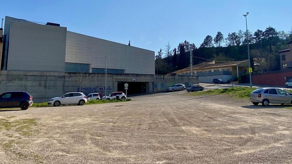 El solar on s'ha d'aixecar l'edifici per a pisos de protecció oficial