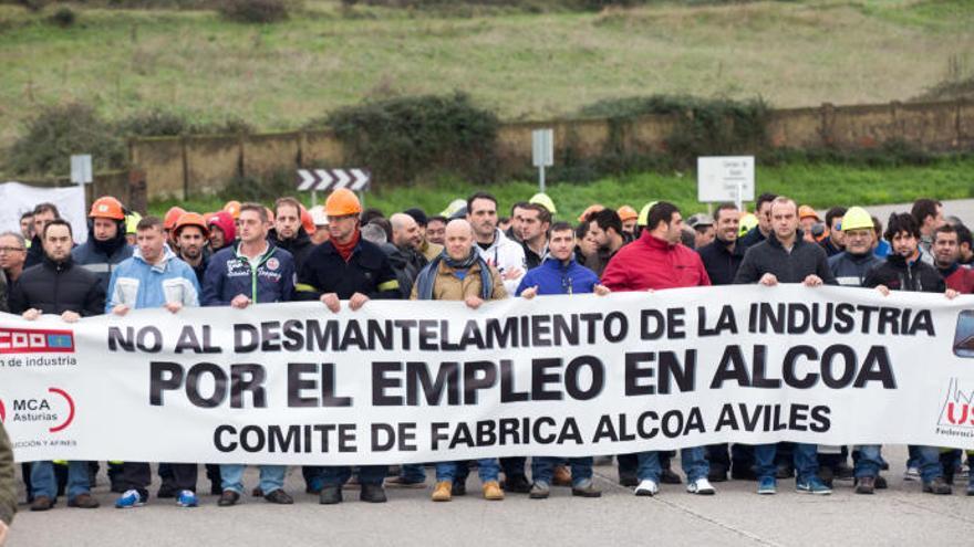 Trabajadores de Alcoa, en una concentración en 2014.