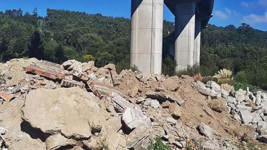 Imagen de archivo de restos de escombros en O Casal. |  FdV