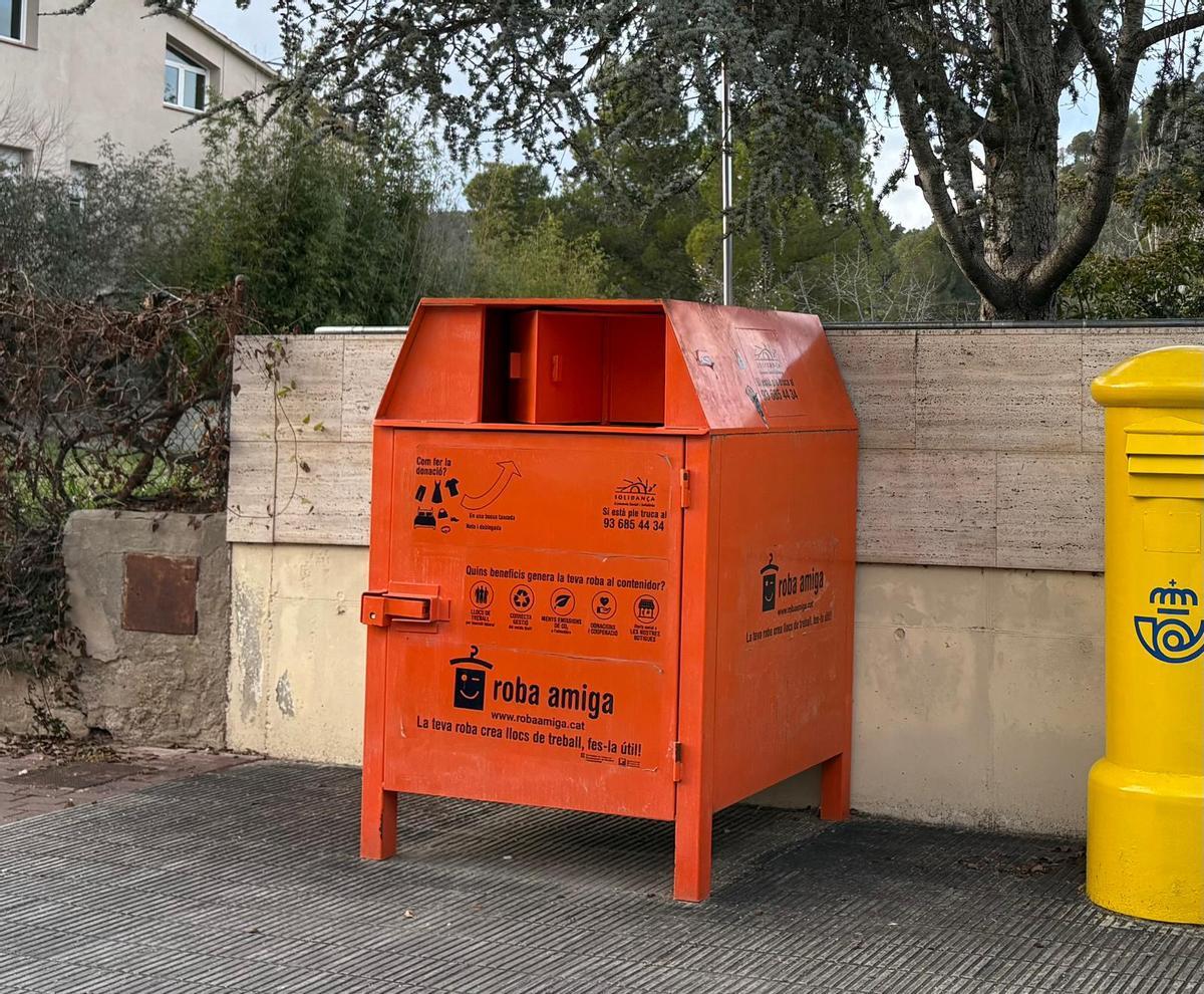 Contenidor de roba de Castellolí