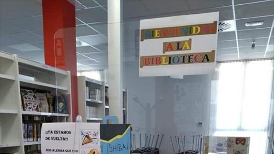 La biblioteca abre sus puertas a los lectores con mucha ilusión