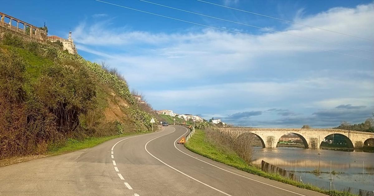 La carretera que une Coria con casillas de Coria ya está abierta al tráfico.
