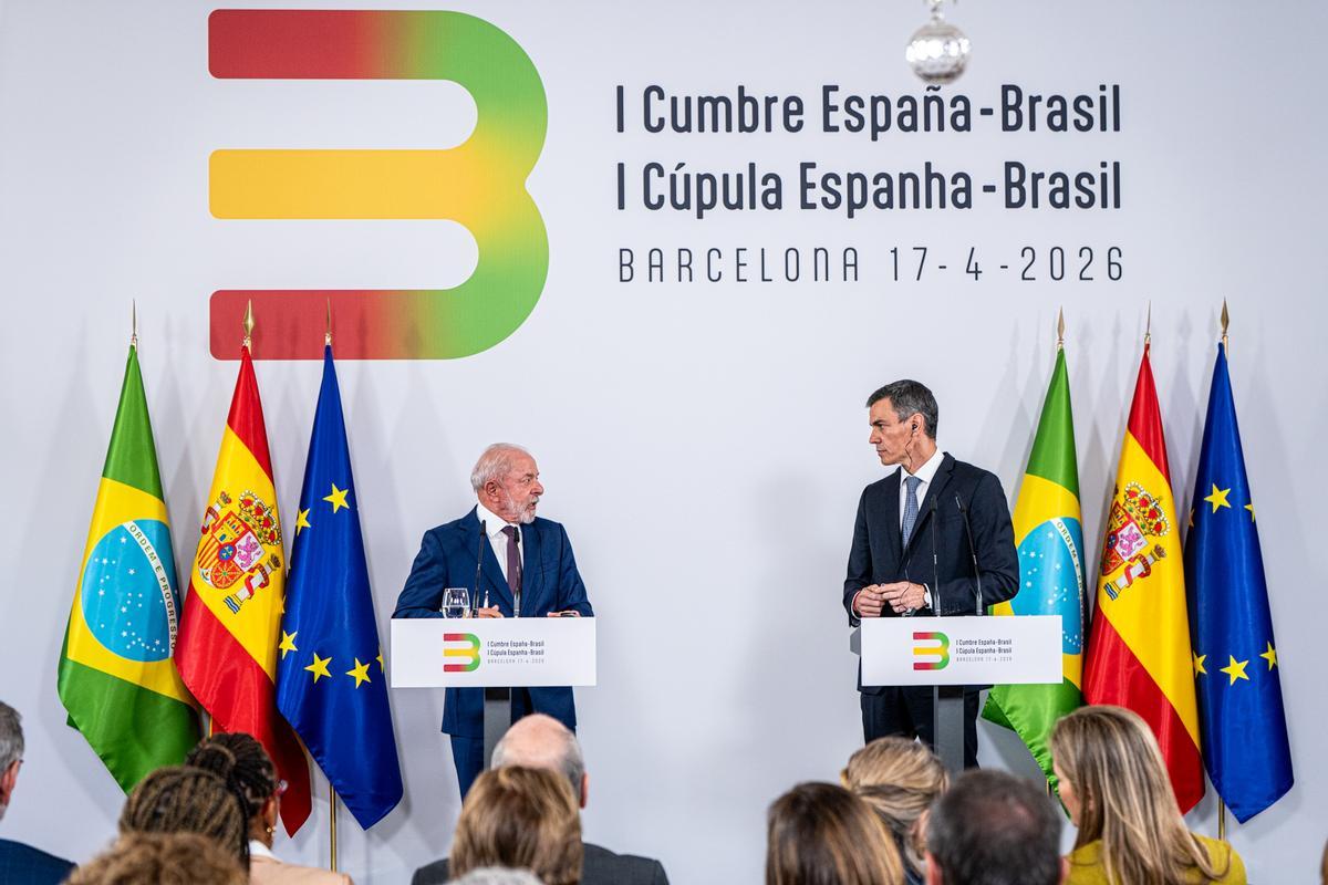El presidente del Gobierno, Pedro Sánchez, con el presidente de Brasil, Lula da Silva, este viernes en Barcelona
