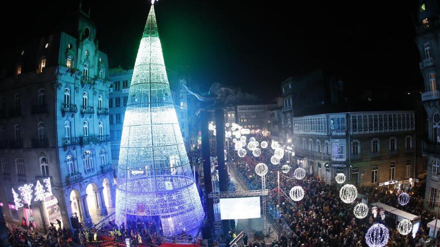 Momento del encendido navideño. // R. Grobas