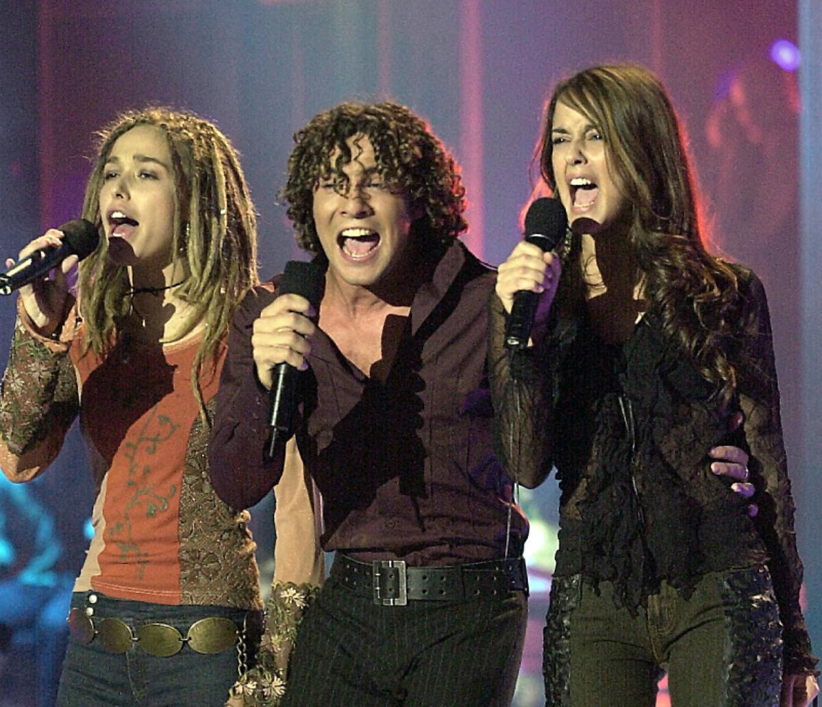 Beth, David Bisbal y Vega cantando juntos