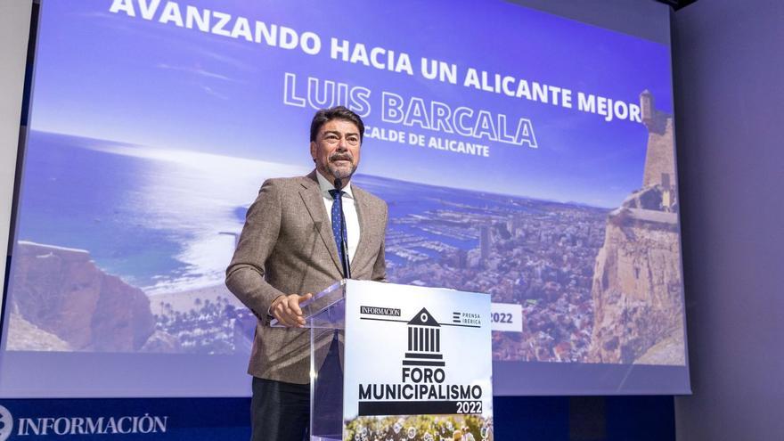 El alcalde de Alicante, Luis Barcala, subrayó durante el foro la existencia de más de un centenar de proyectos para una ciudad más limpia, sostenible y amable. | RAFA ARJONES