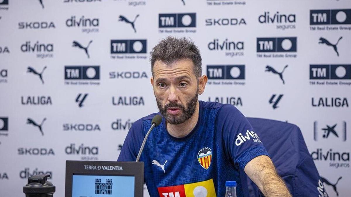 Carlos Corberán pierde a Ugrinic y tendrá que cambiar el centro del campo