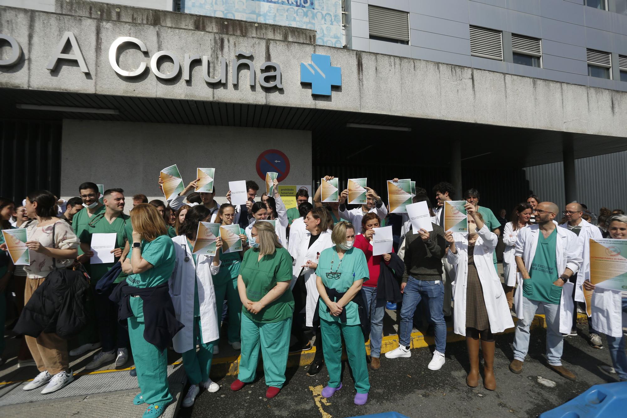 Huelga de médicos en Galicia: 200 facultativos protestan en A Coruña