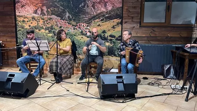 Fiesta del mijo en San Roque del Acebal (Llanes)