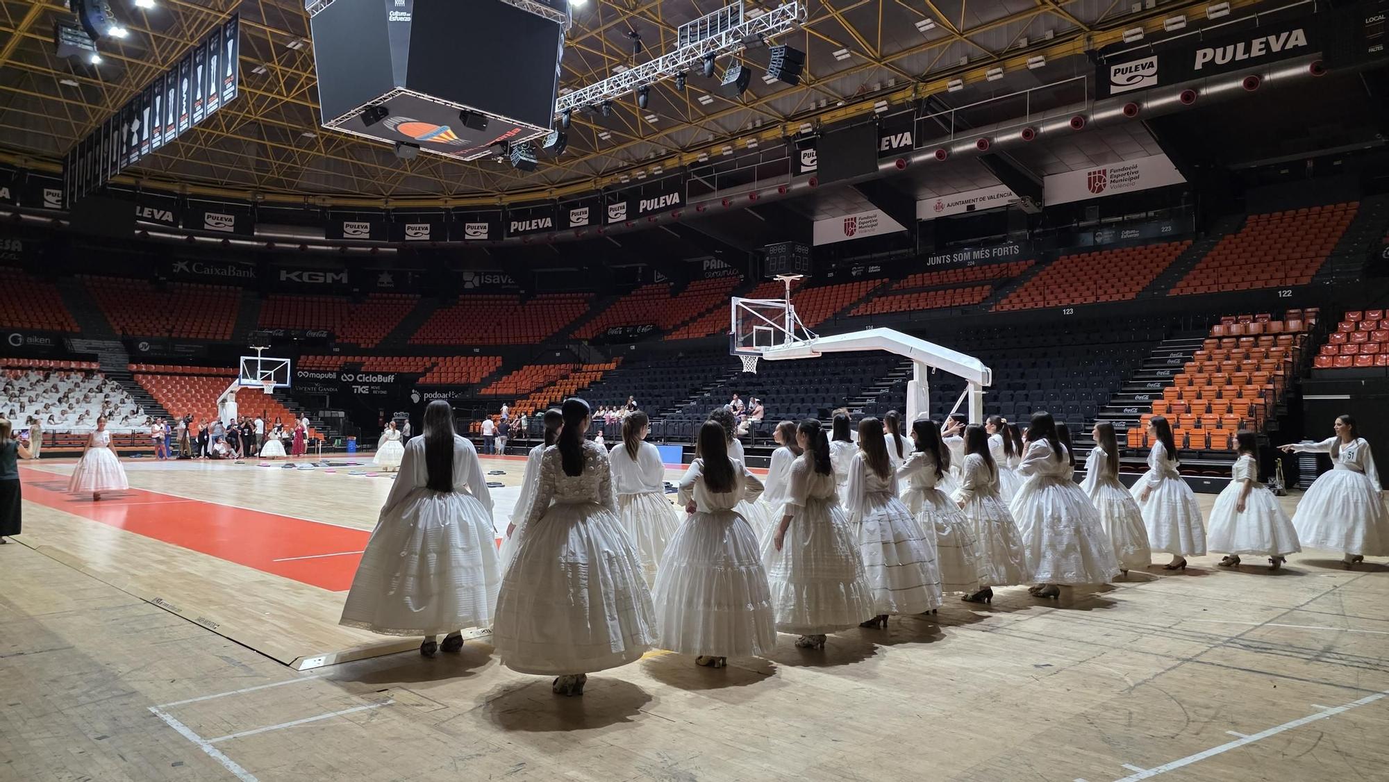Asi ha sido el ensayo de la elección de candidatas a Falleras Mayores de València 2026