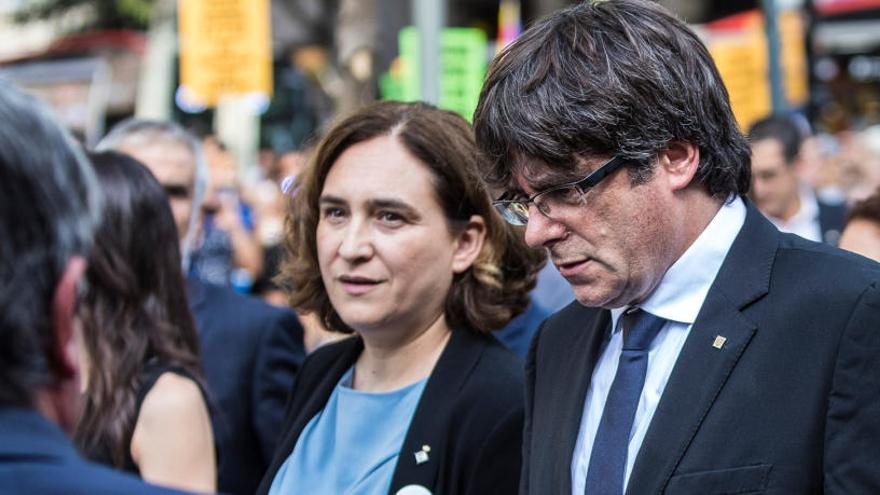 Ada Colau i Carles Puigdoment, junts, en una foto d&#039;arxiu.