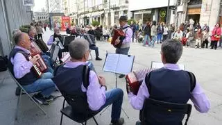 El acordeón sale a la calle en A Coruña en su día mundial con un concierto abierto