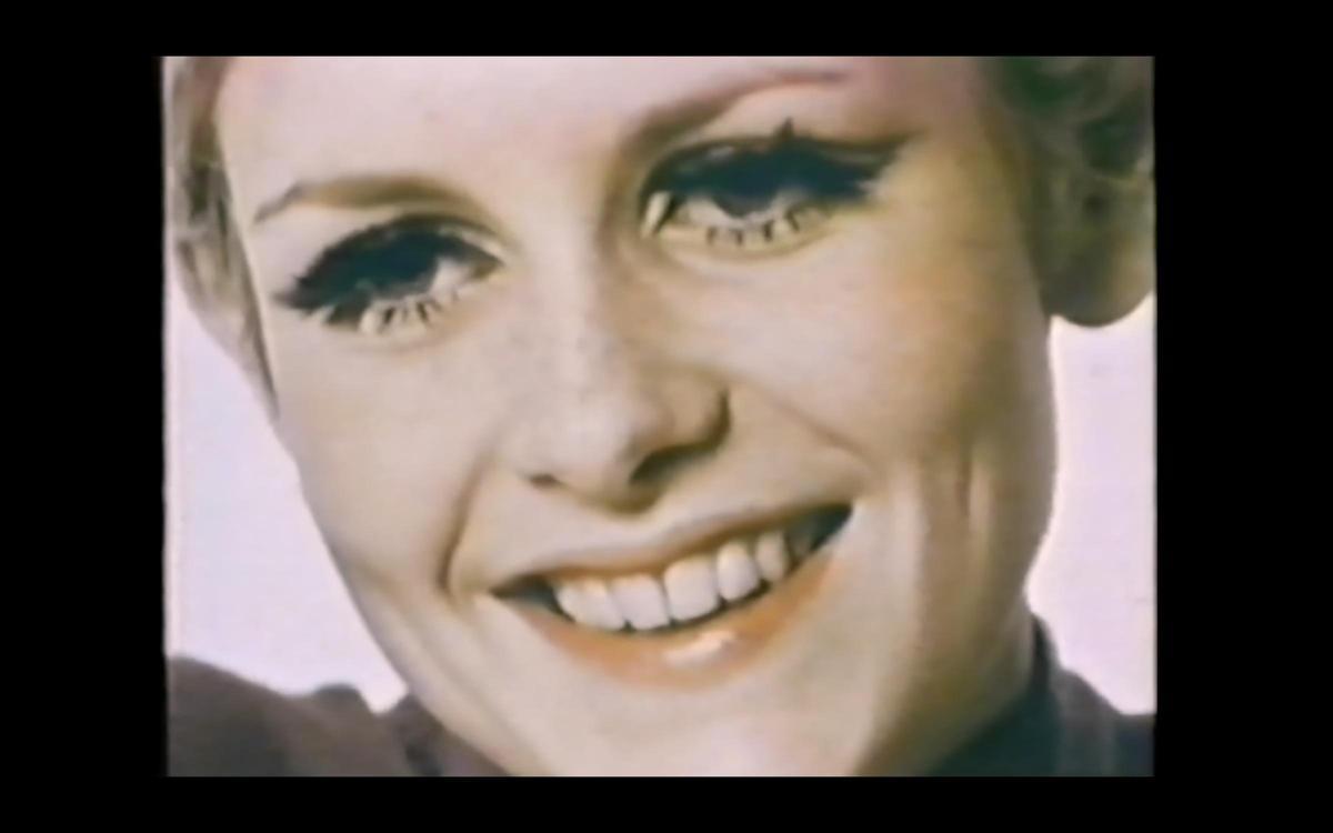 Twiggy confiesa que nunca habría tenido el valor de ir a una agencia y preguntar: "¿Puedo ser modelo?". “No me parecía a las modelos de entonces. Me veía muy diferente".