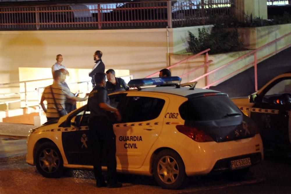 Heridos cuatro policías en un motín en el CIE