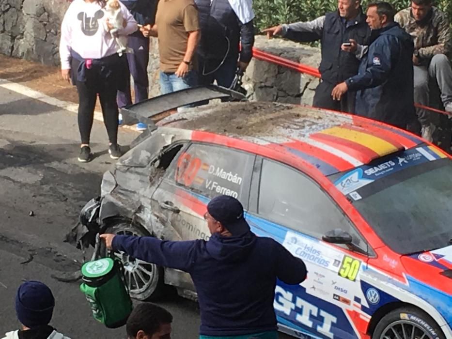 Rally Islas Canarias | Arde uno de los coches que disputan la prueba