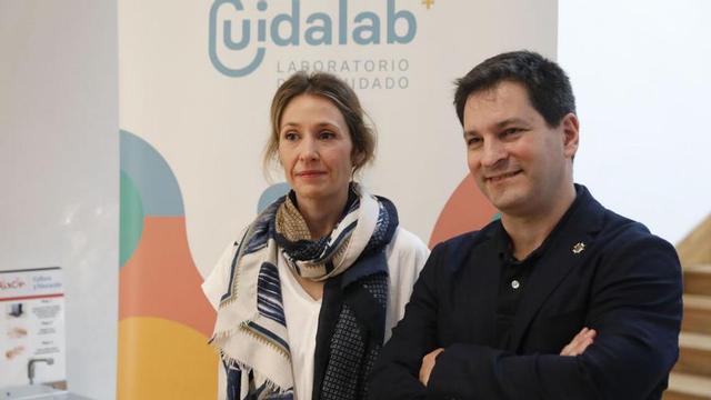 Lorena Busto y Esteban Gómez, ayer, en el Antiguo Instituto.