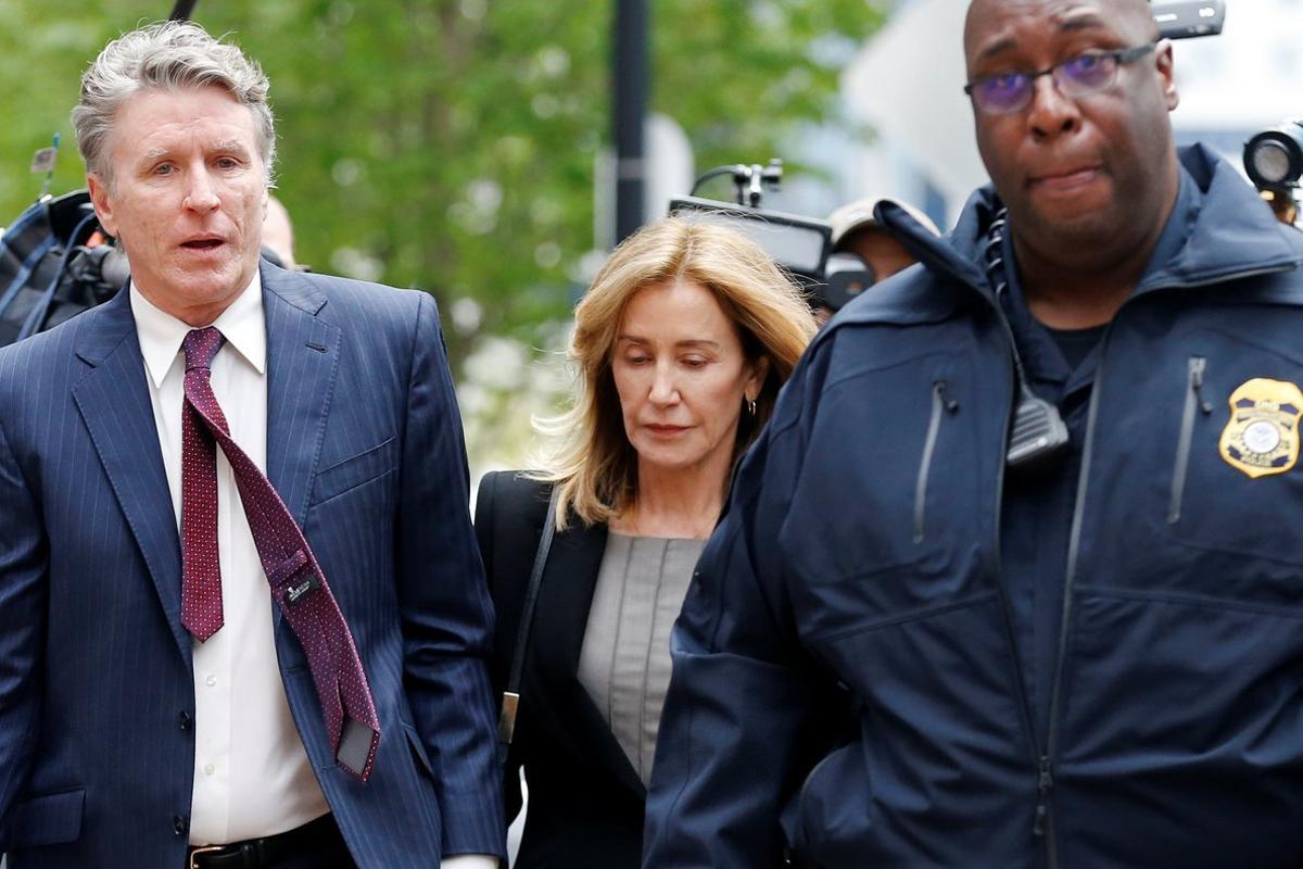Actor Felicity Huffman arrives at the federal courthouse to face charges in a nationwide college admissions cheating scheme in Boston, Massachusetts, U.S., May 13, 2019.  REUTERS/Katherine Taylor