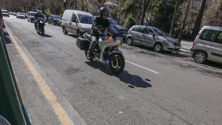 Obras de asfaltado en la avenida de España
