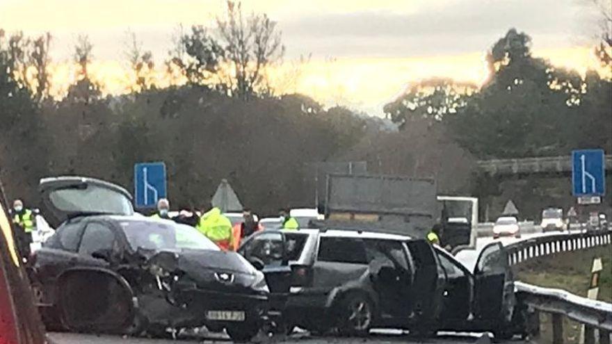 Aparatoso accidente en la variante de Avilés