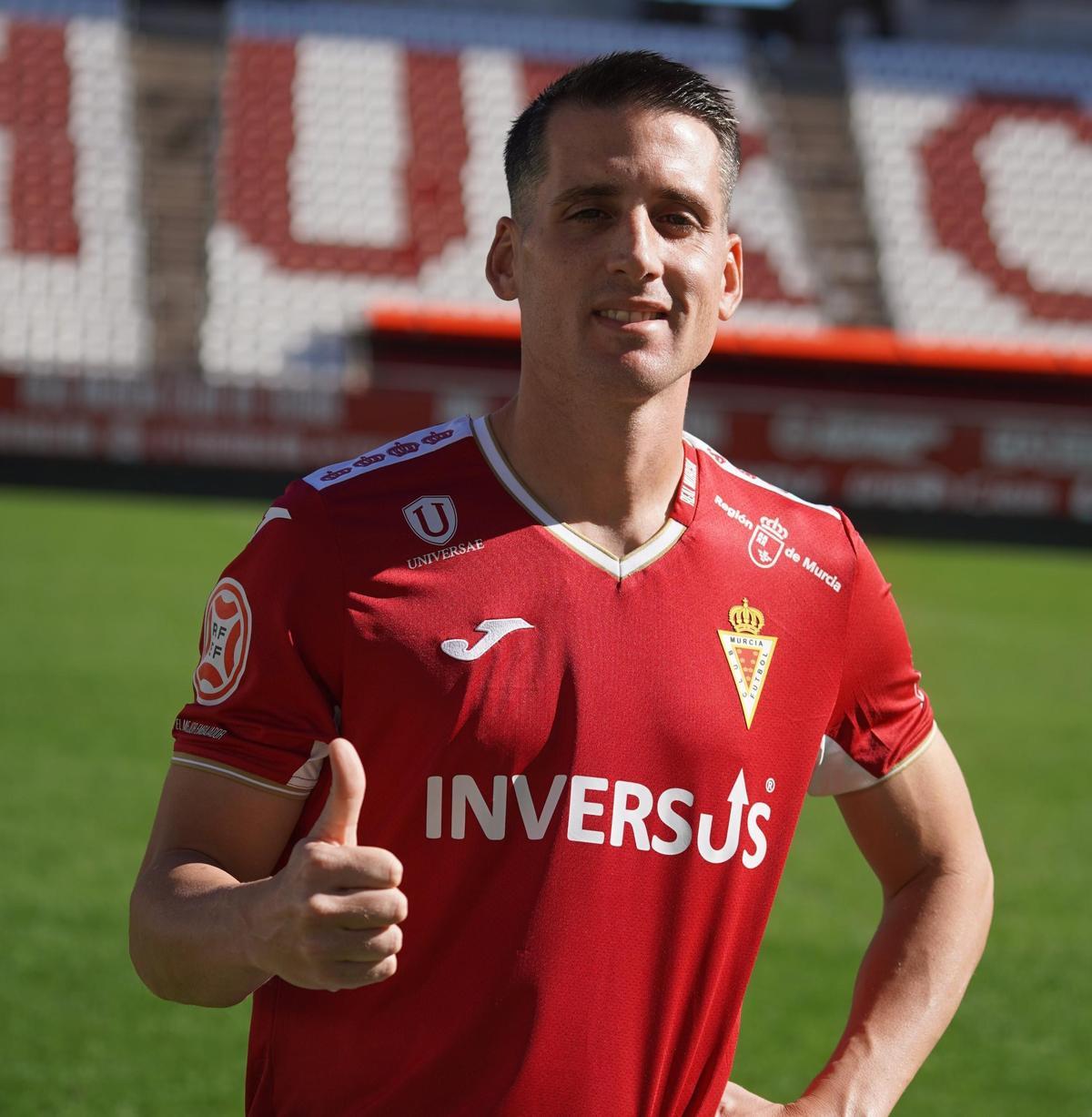 El yeclano Juanto Ortuño durante su presentación con el Real Murcia.