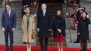 Los reyes Felipe y Letizia junto a la princesa de Asturias Leonor, el presidente del Gobierno, Pedro Sánchez, y la presidenta del Congreso, Francina Armengol.