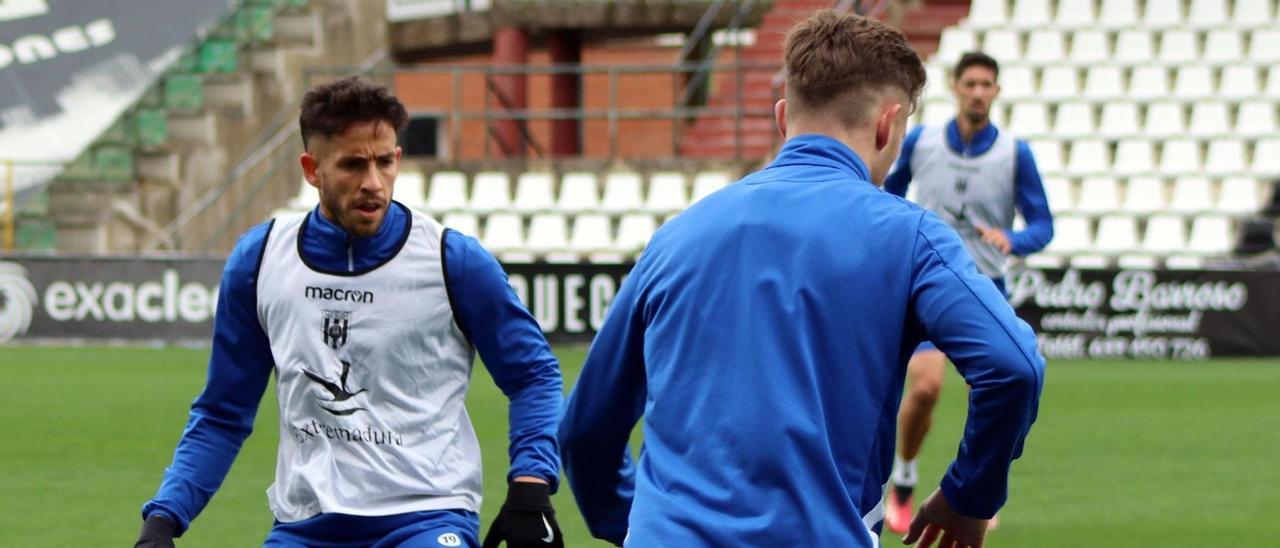 Imagen de un entrenamiento del Mérida esta semana.