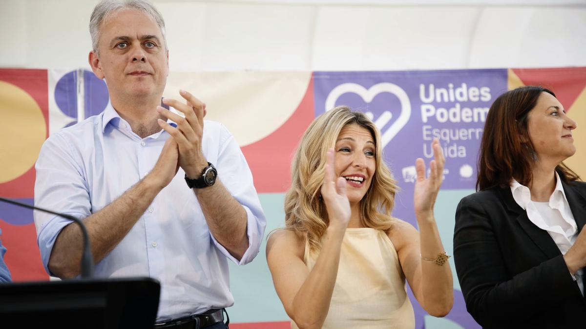 Yolanda Díaz con Héctor Illueca y Rosa Pérez Garijo