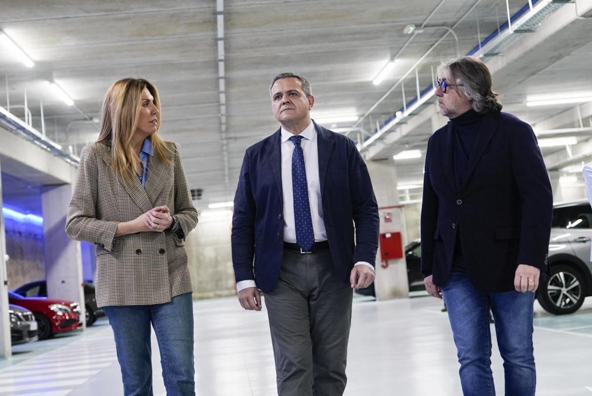 Jorge Rodrigo, junto a Paloma Tejero, visita en Pozuelo de Alarcón uno de los siete nuevos aparcamientos del programa Aparca+T