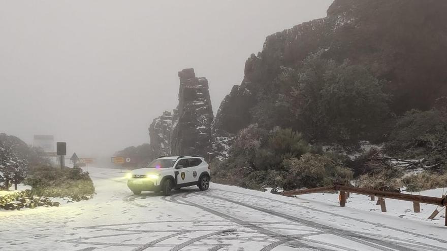 Nieve por la borrasca Therese en el Parque Nacional del Teide, en Tenerife
