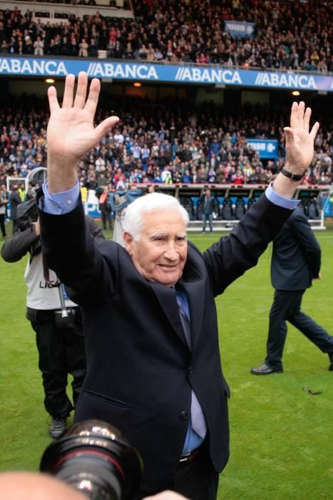 Homenaje a Arsenio en Riazor