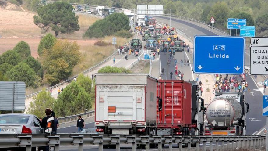 La huelga deja bloqueados unos 50 camiones alicantinos en Cataluña