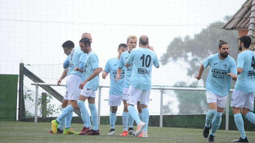 Jugadores del Beluso en un partido de esta temporada. // Gonzalo Núñez