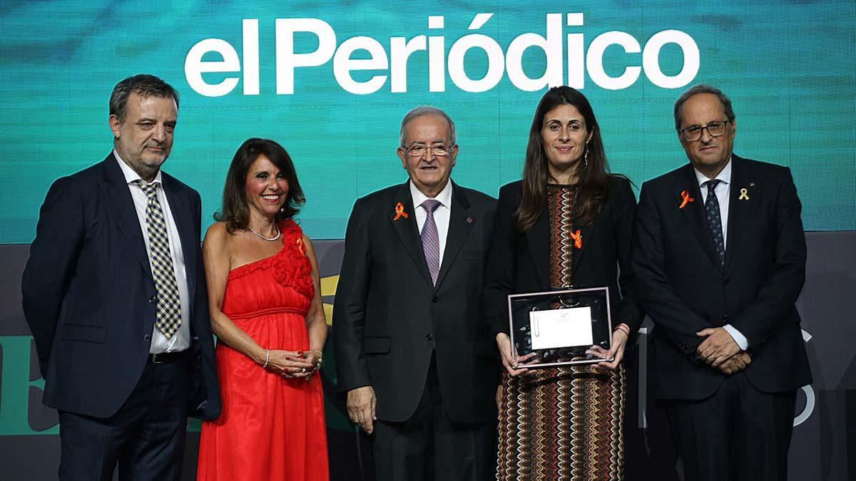 Pimec premia a EL PERIÓDICO por sus temas económicos. En la foto, la directora de EL PERIÓDICO, Anna Cristeto (centro), flanqueada por el president de la Generalitat, Quim Torra (derecha), y el presidente de Pimec, Josep González (izquierda) y junto al jefe de la sección de Economía, Agustí Sala; y María José Tarancón, de Pimec en la entrega de premios al Mejor trabajo periodístico entregado por Pimec. 