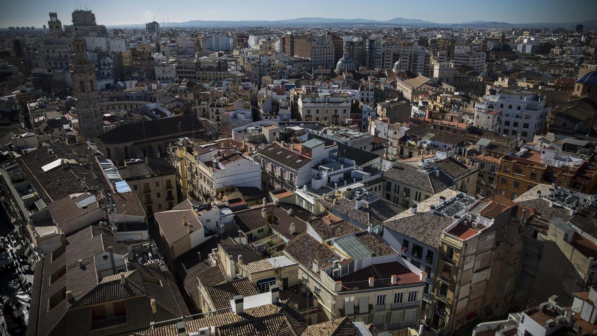 Vistas de los barrios de la Seu y el Mercat de Ciutat Vella desde la torre del Micalet.