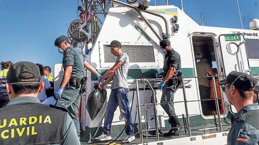 Inmigrantes llegados a Cabrera en una patera.