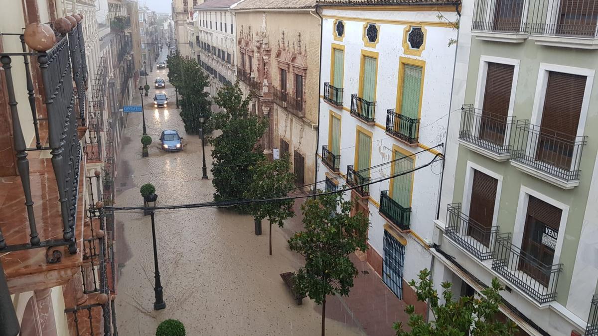 Imagen de la calle San Pedro de Lucena anegada.