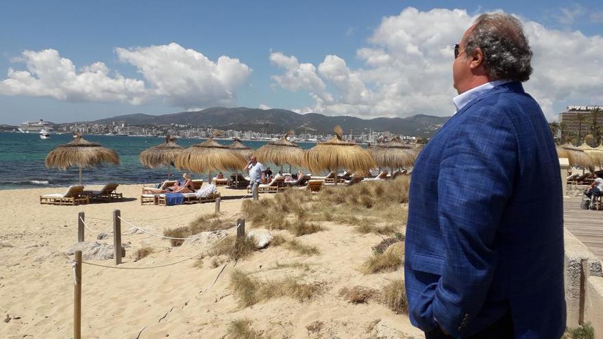 Mallorca-Resident Manfred Schmider am Stadtstrand von Palma im August 2019.