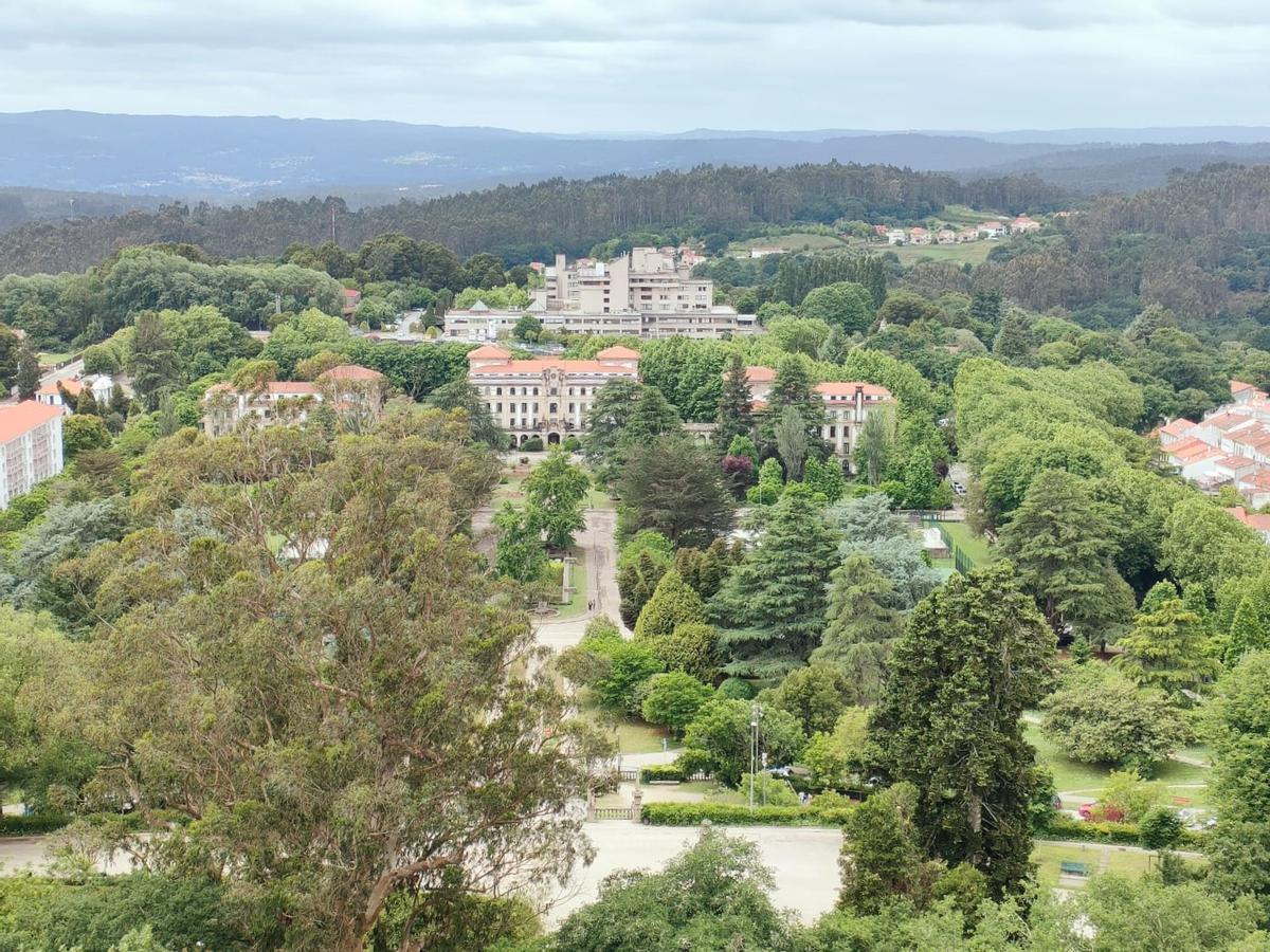 El Campus Sur de la USC, con la residencia del Monte da Condesa al fondo.