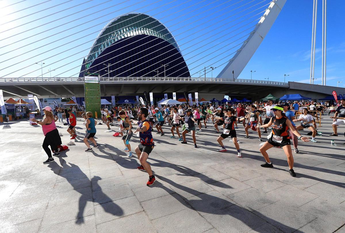 Zumba durante el Nationale-Nederlanden Plogging Tour que abre la semana Europea del Deporte en Valencia