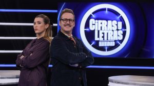 Eva Soriano y Joaquín Reyes, en el plató de Cifras y letras