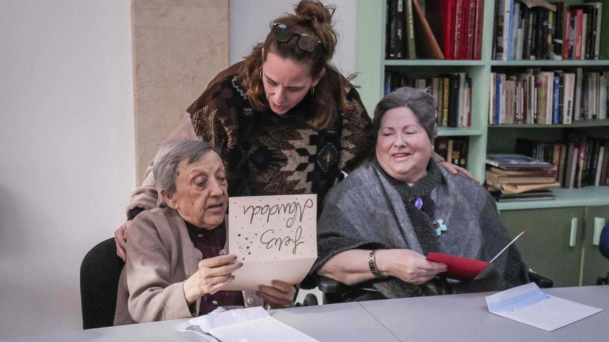 Así ha sido la entrega de postales contra la soledad de los más mayores en las residencias de Mallorca: «Ha sido emocionante»