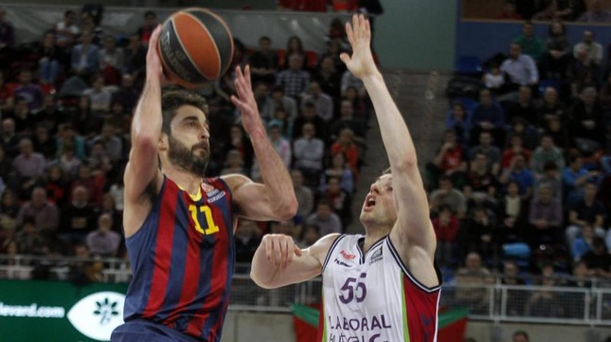 Juan Carlos Navarro entra a cistella, en un partit contra el Laboral Kutxa de la passada temporada. Juan Carlos Navarro entra a cistella, en un partit contra el Laboral Kutxa de la passada temporada.