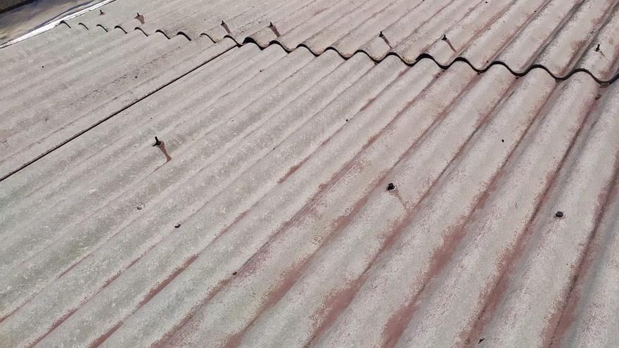 El PSOE insta a la Junta a retirar los techos de amianto de los colegios de la provincia