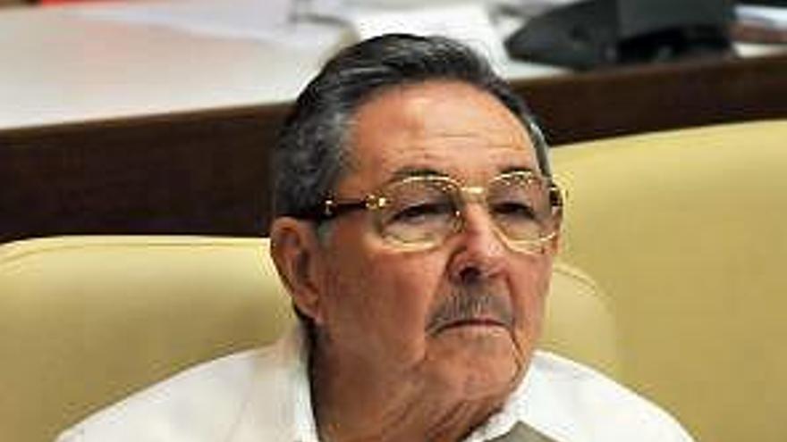 Raúl Castro defiende sus reformas y dice que Cuba no actuará por presión