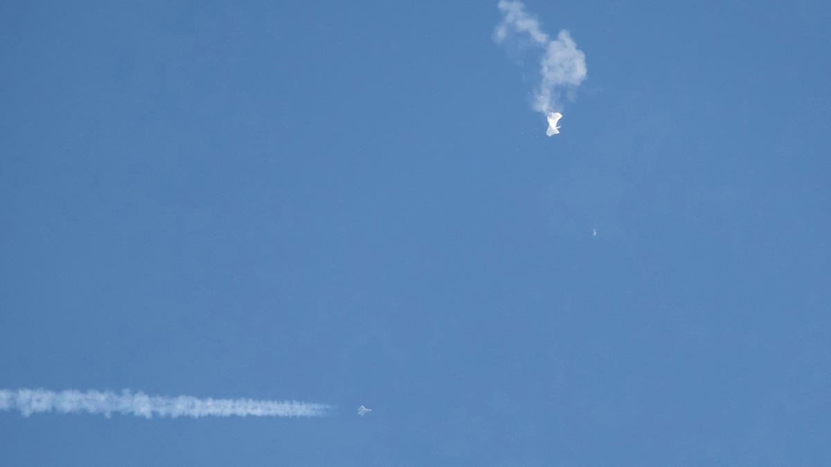 El Ejército de Estados Unidos derriba otro objeto volador, el tercero en tres días.