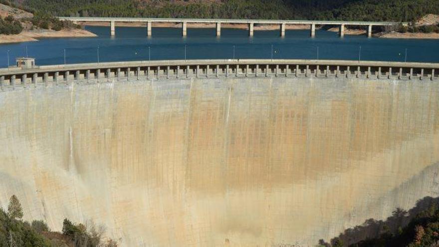 Imatge frontal de la presa de l&#039;embassament de la Baells on s&#039;actuarà