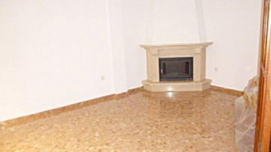 165.000 € Venta de casa en Cabra 95 m2, 6 habitaciones, 4 baños, 1.737 €/m2...