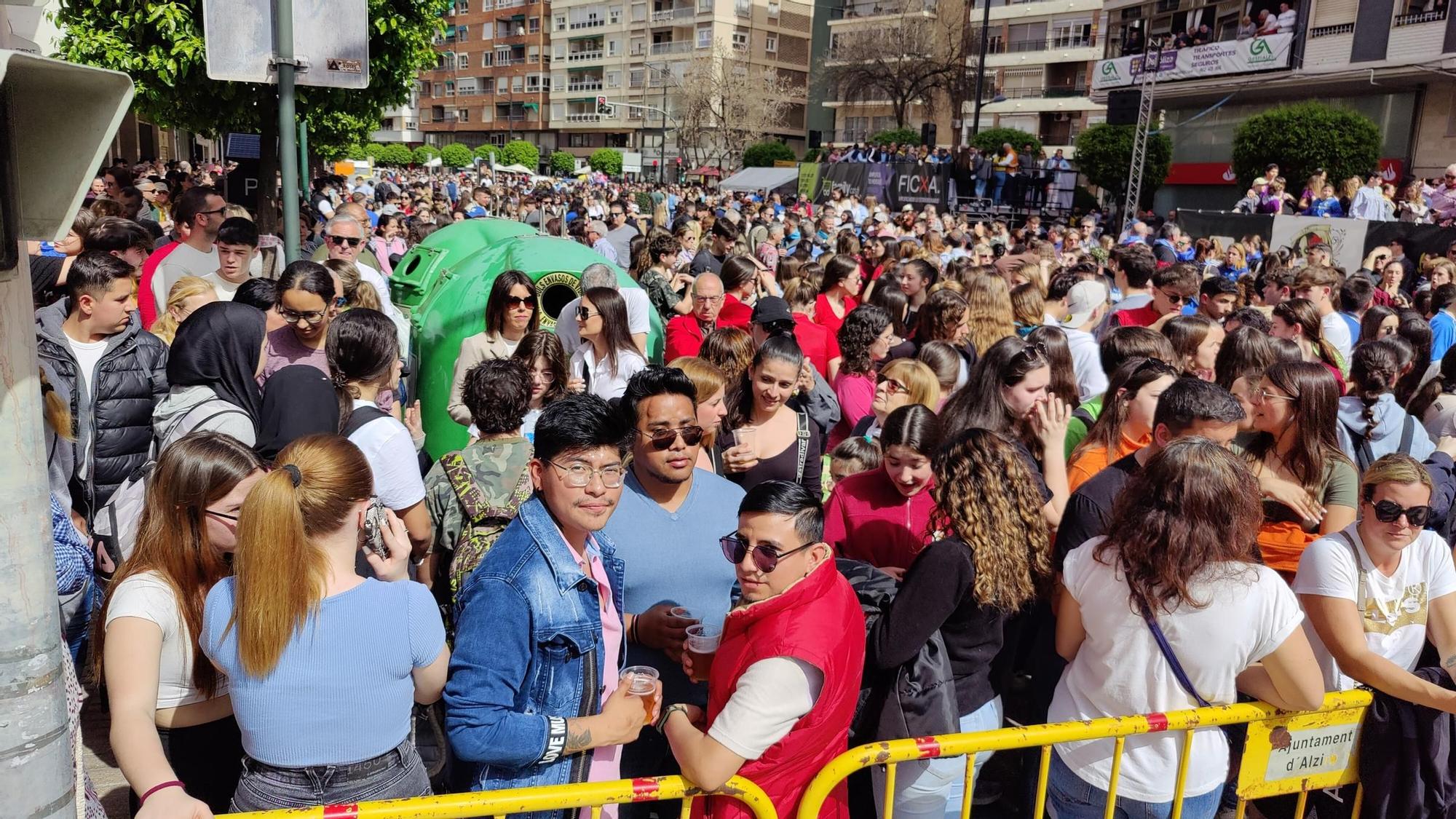 La 'mascletà' del 14 de marzo de Alzira en imágenes